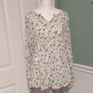 Old Navy XL Floral Button Down Dainty Vneck Top Shirt Lightweight